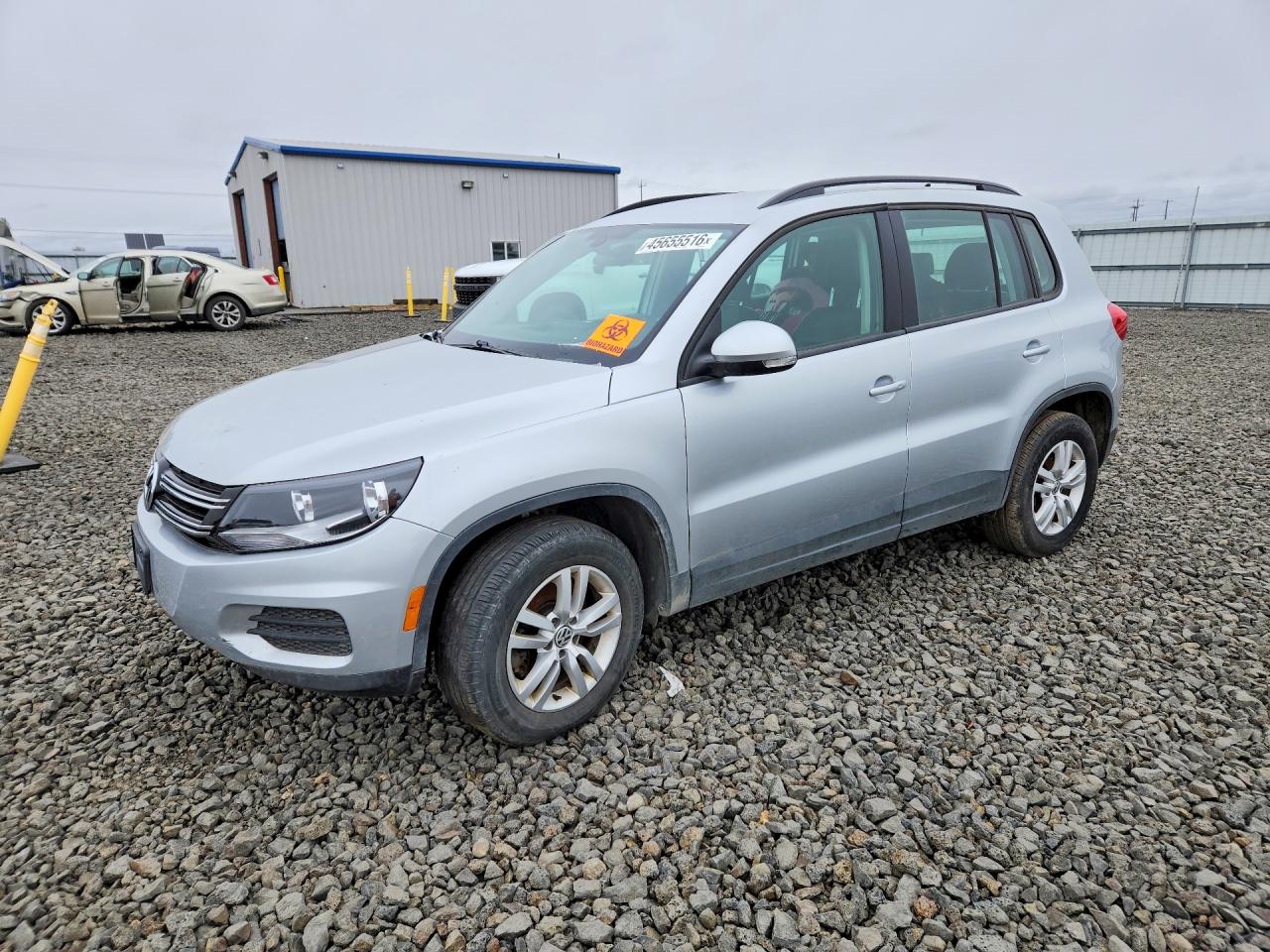 2017 VOLKSWAGEN TIGUAN — Front 3/4