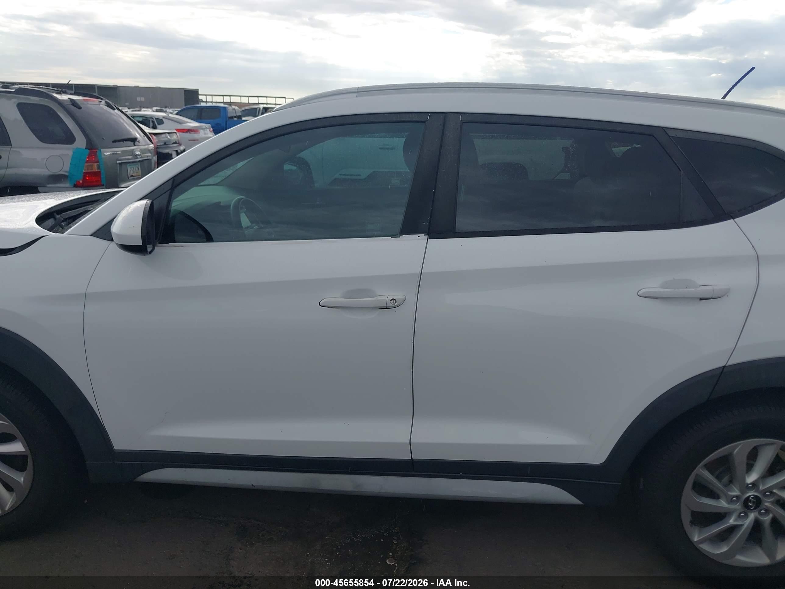2017 HYUNDAI TUCSON SE