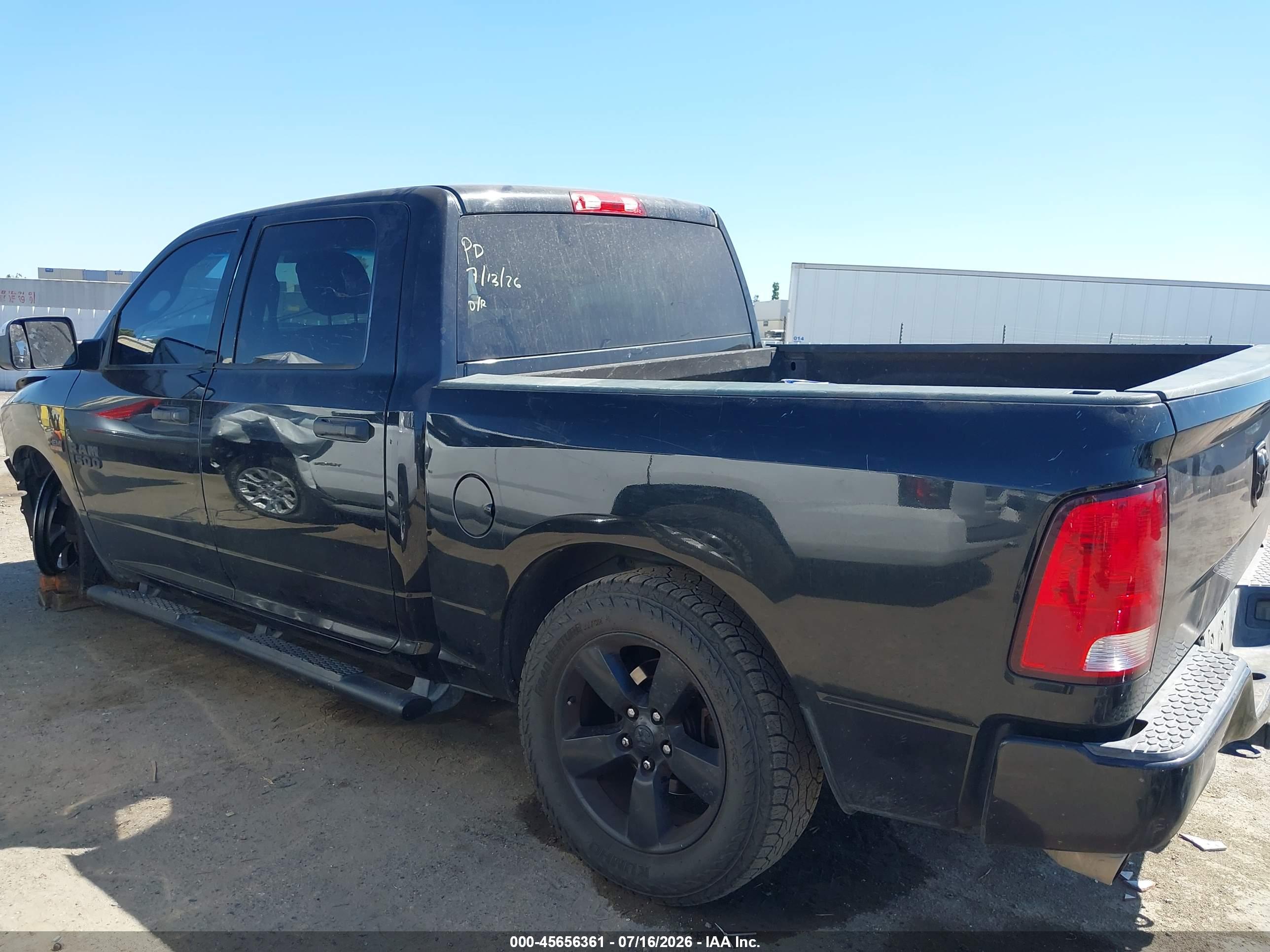 2017 RAM 1500 EXPRESS  4X4 5'7 BOX