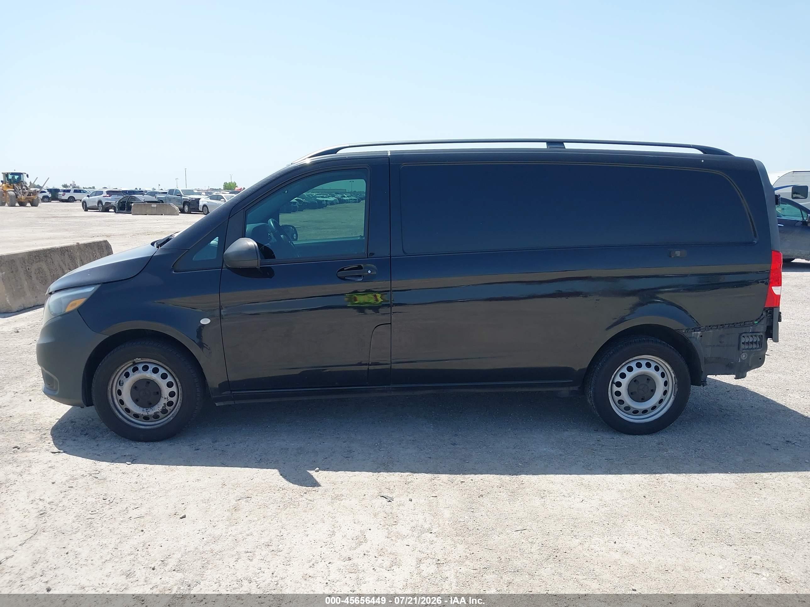 2016 MERCEDES-BENZ METRIS