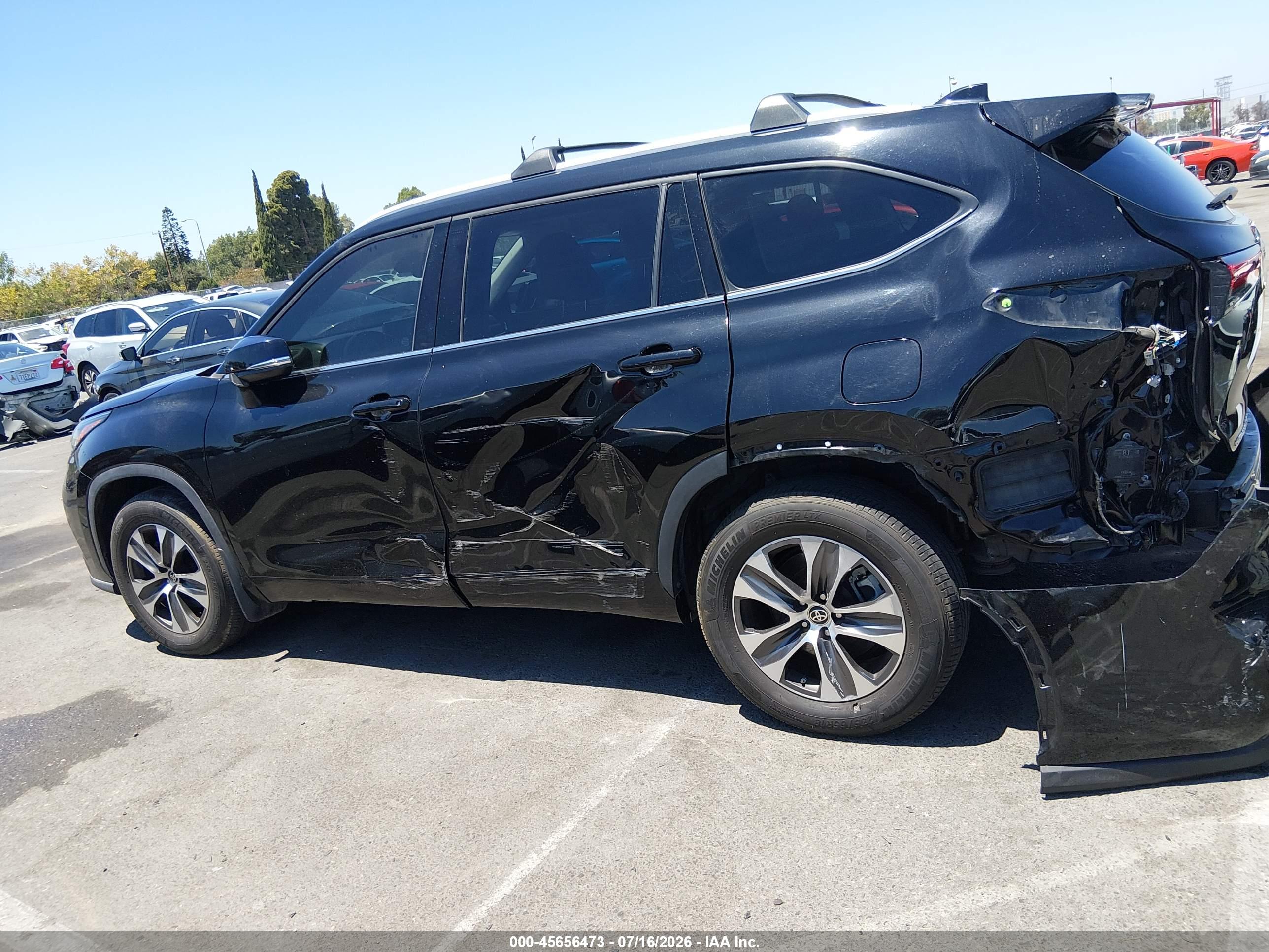 2022 TOYOTA HIGHLANDER XLE
