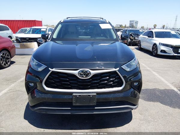 2022 TOYOTA HIGHLANDER XLE