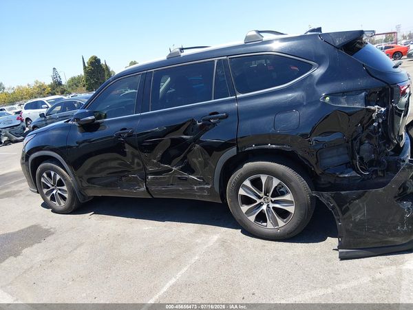 2022 TOYOTA HIGHLANDER XLE