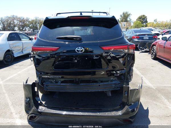 2022 TOYOTA HIGHLANDER XLE