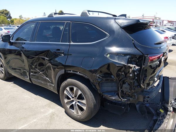 2022 TOYOTA HIGHLANDER XLE