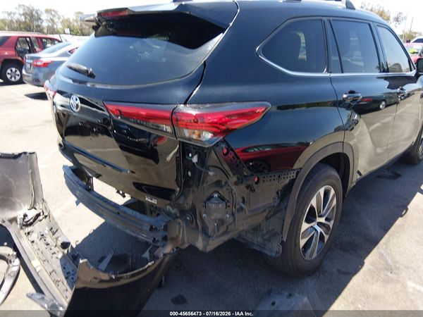 2022 TOYOTA HIGHLANDER XLE
