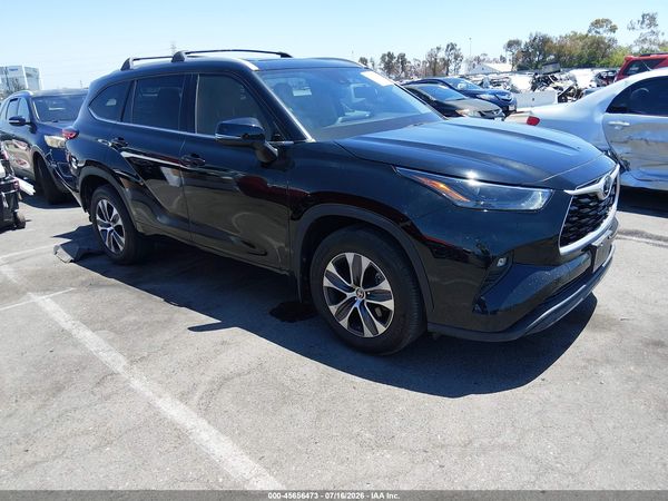 2022 TOYOTA HIGHLANDER XLE