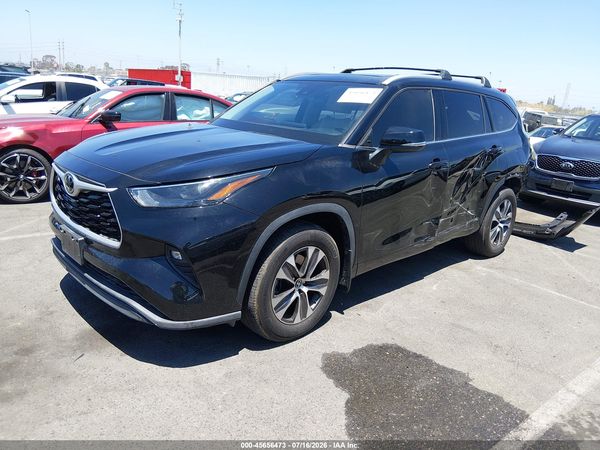 2022 TOYOTA HIGHLANDER XLE