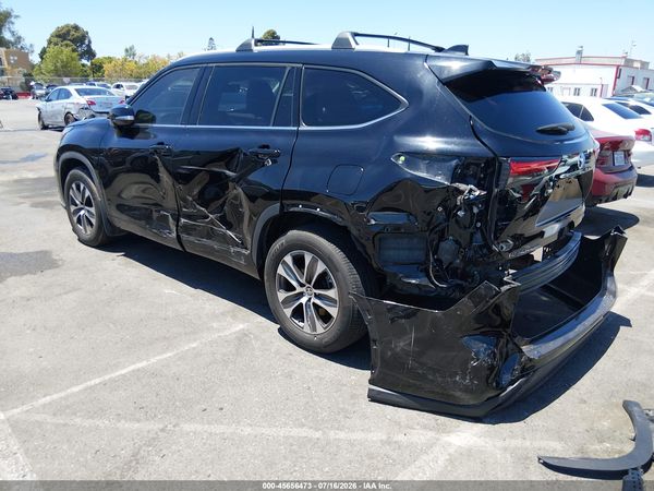 2022 TOYOTA HIGHLANDER XLE