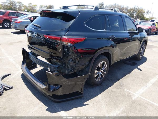 2022 TOYOTA HIGHLANDER XLE