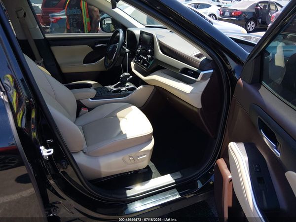 2022 TOYOTA HIGHLANDER XLE