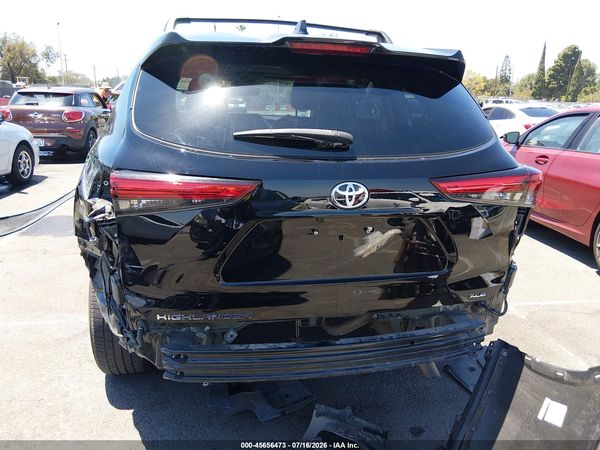 2022 TOYOTA HIGHLANDER XLE