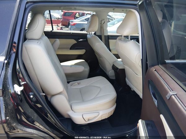 2022 TOYOTA HIGHLANDER XLE