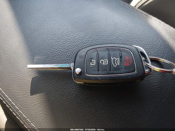 2016 HYUNDAI SANTA FE SE