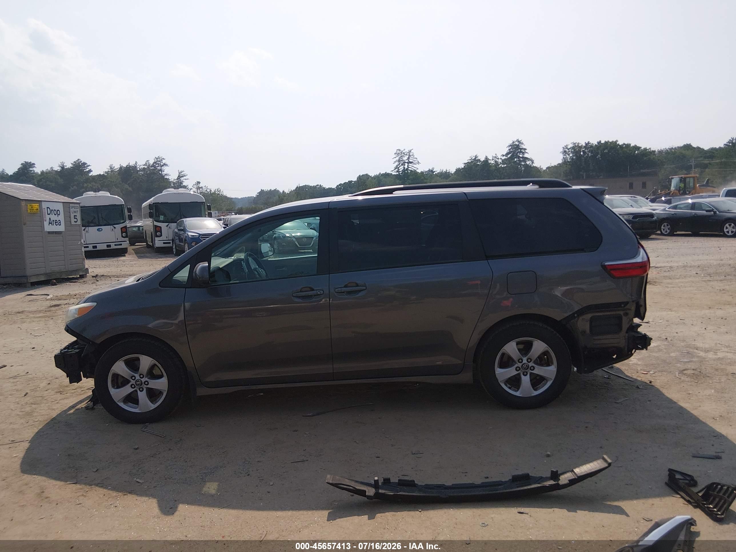 2019 TOYOTA SIENNA LE 8 PASSENGER