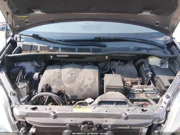 2019 TOYOTA SIENNA LE 8 PASSENGER