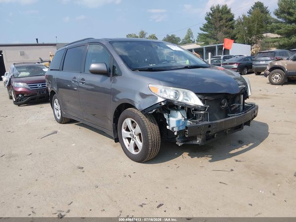 2019 TOYOTA SIENNA LE 8 PASSENGER