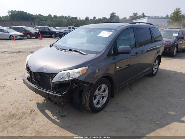 2019 TOYOTA SIENNA LE 8 PASSENGER