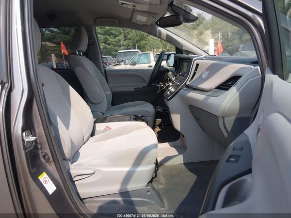 2019 TOYOTA SIENNA LE 8 PASSENGER