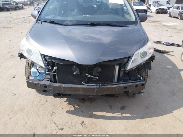 2019 TOYOTA SIENNA LE 8 PASSENGER