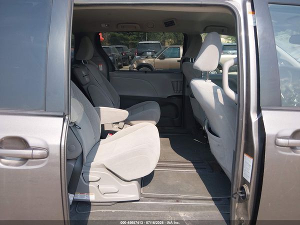 2019 TOYOTA SIENNA LE 8 PASSENGER