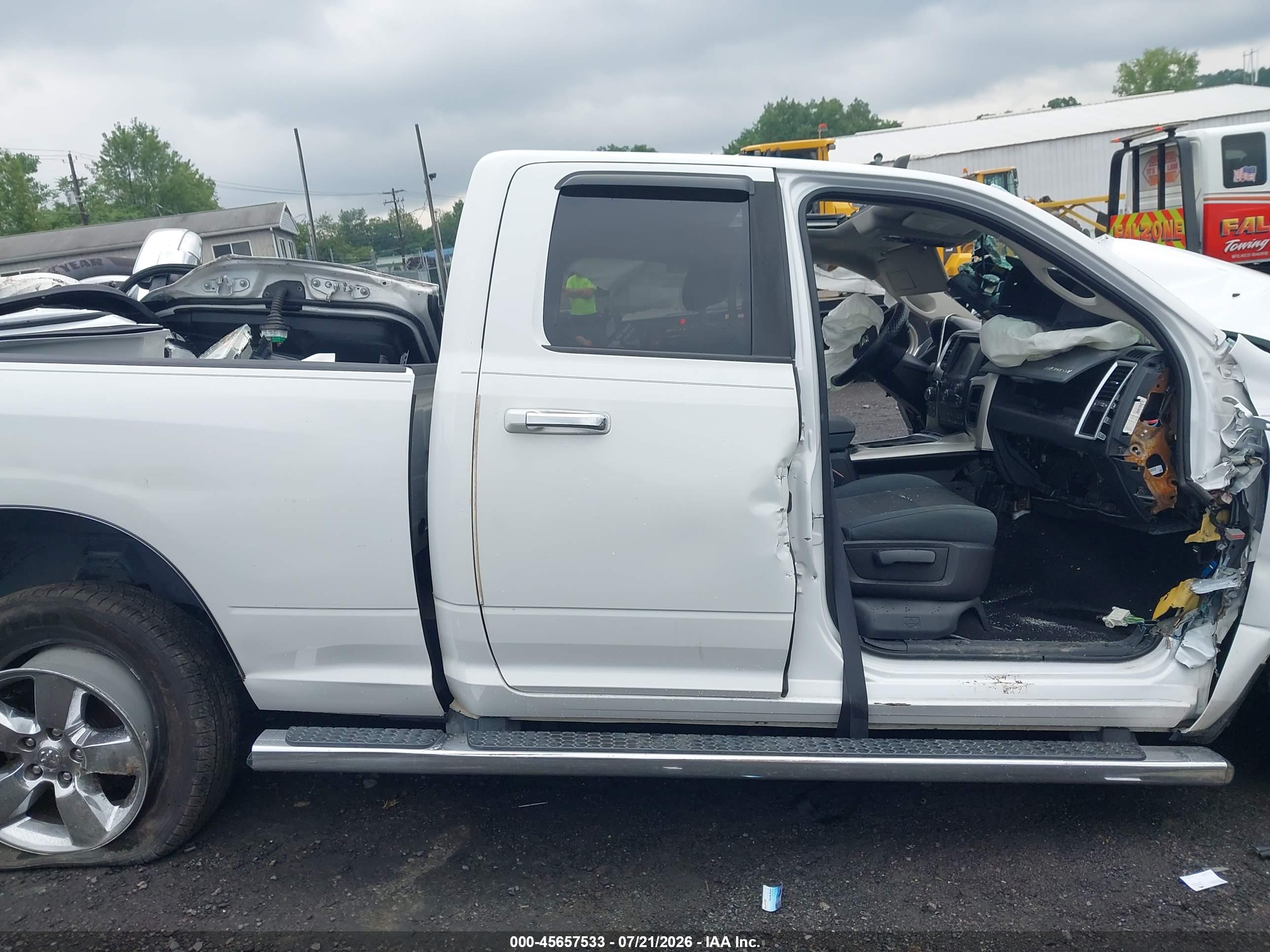 2016 RAM 1500 SLT