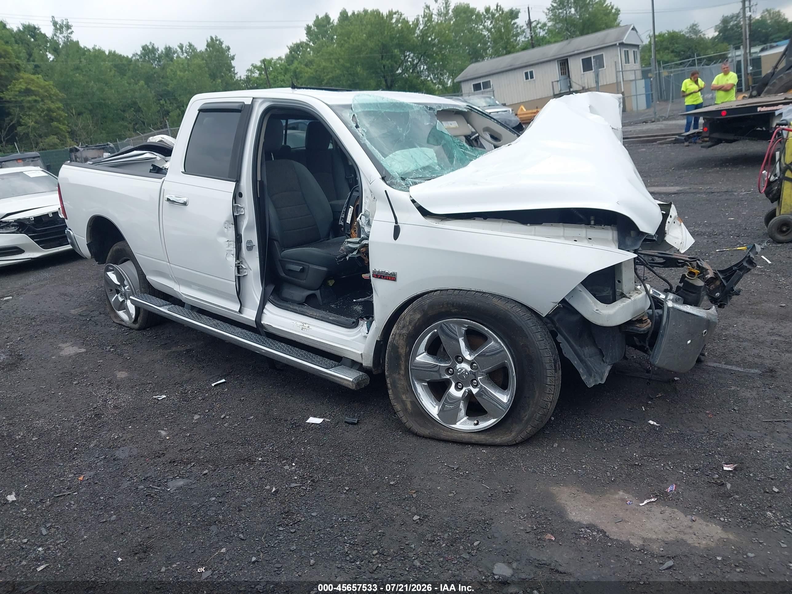 2016 RAM 1500 SLT