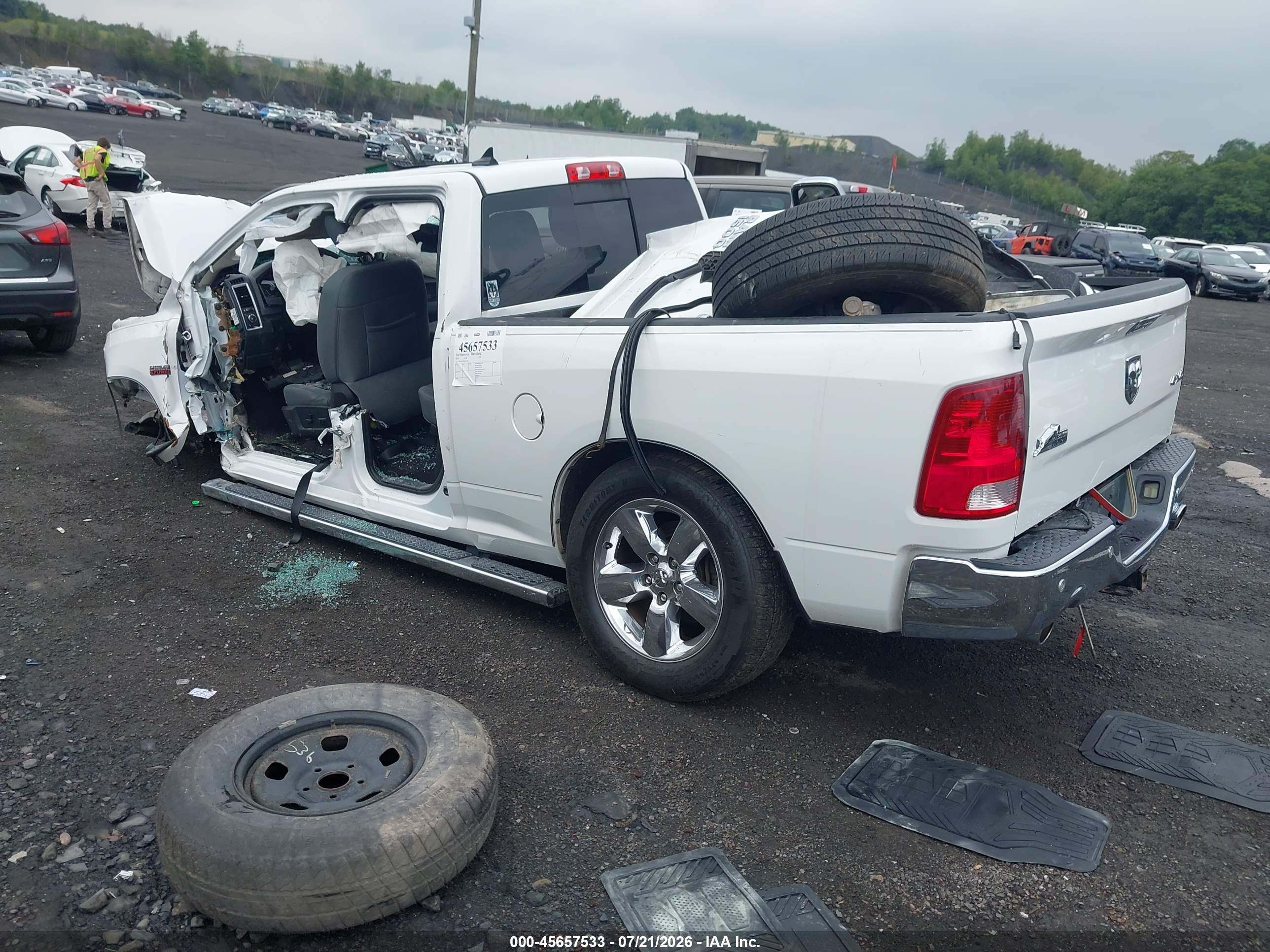 2016 RAM 1500 SLT