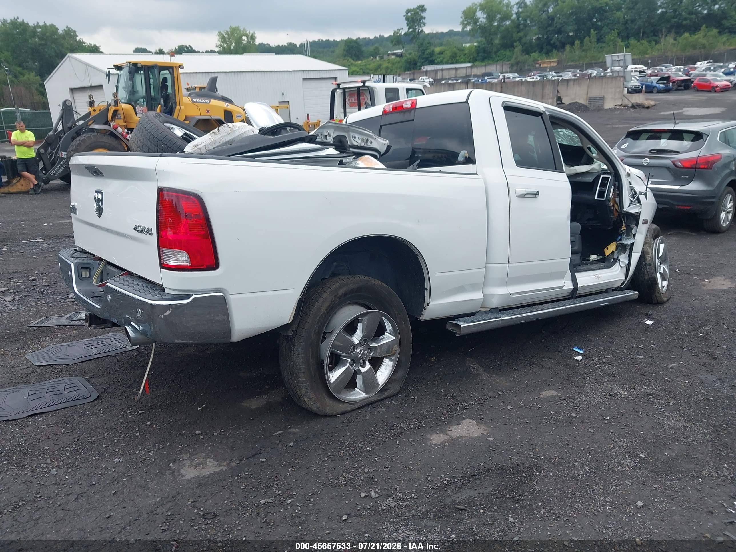 2016 RAM 1500 SLT