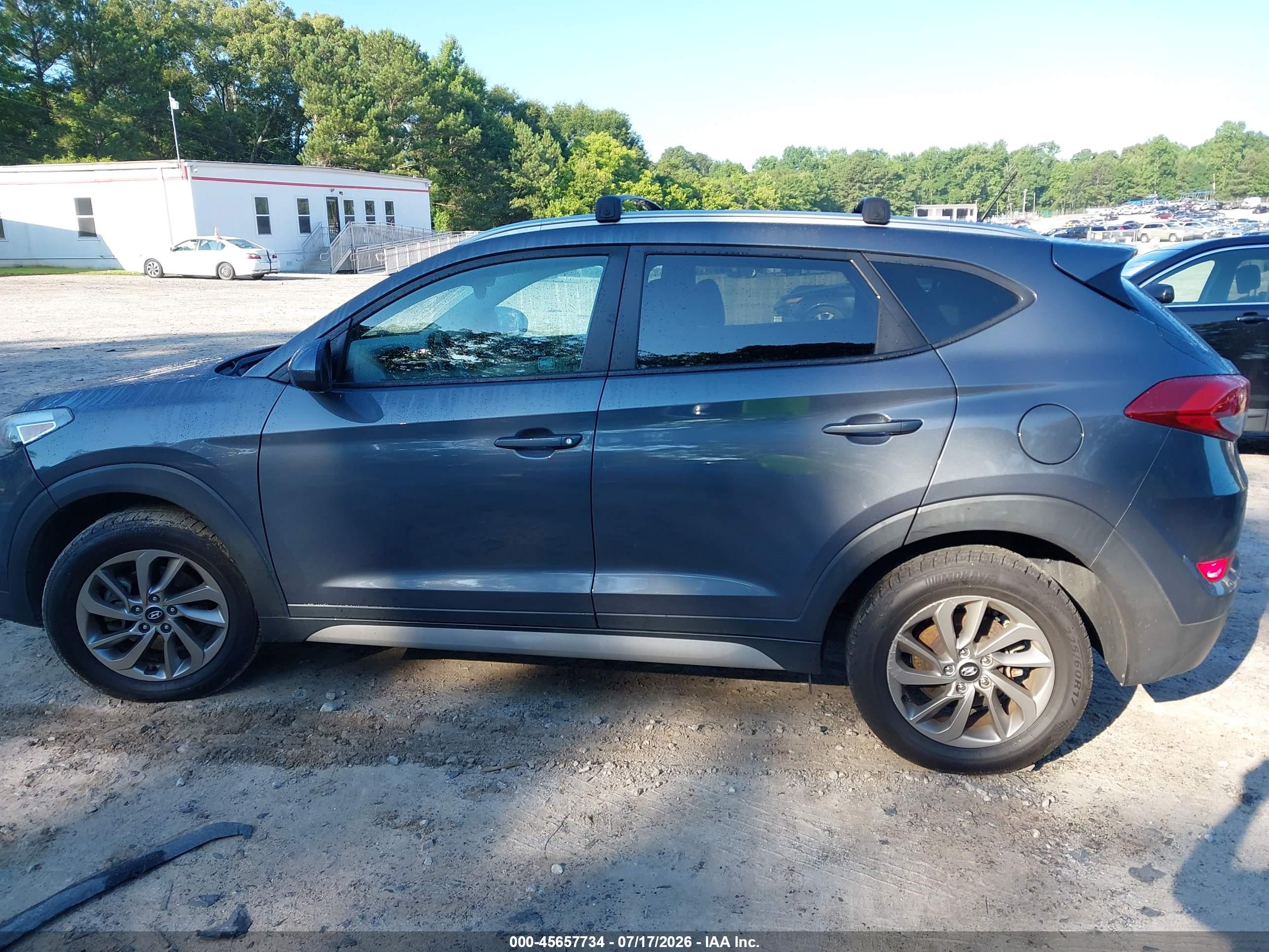 2017 HYUNDAI TUCSON SE