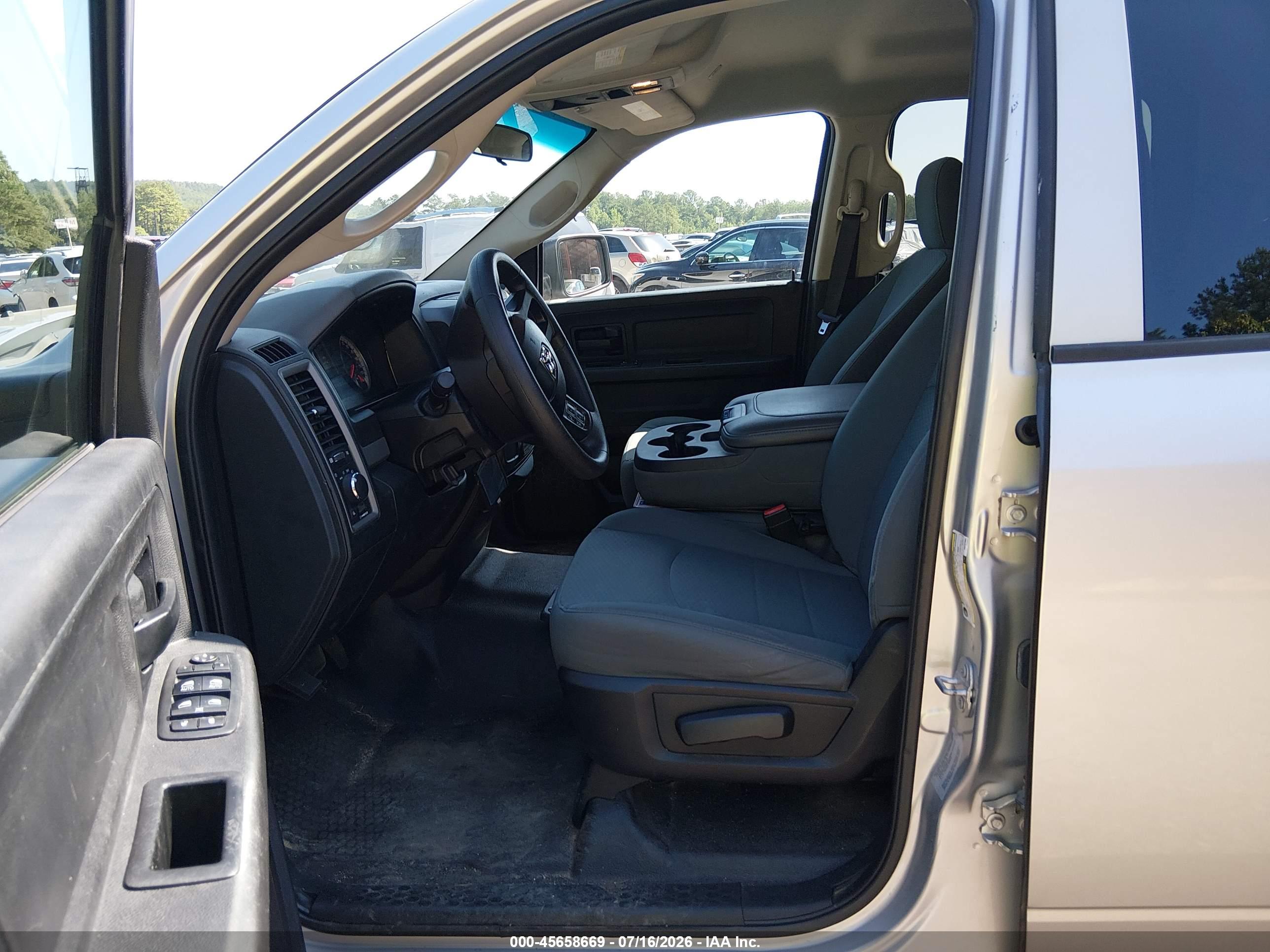 2017 RAM 2500 TRADESMAN  4X2 6'4 BOX