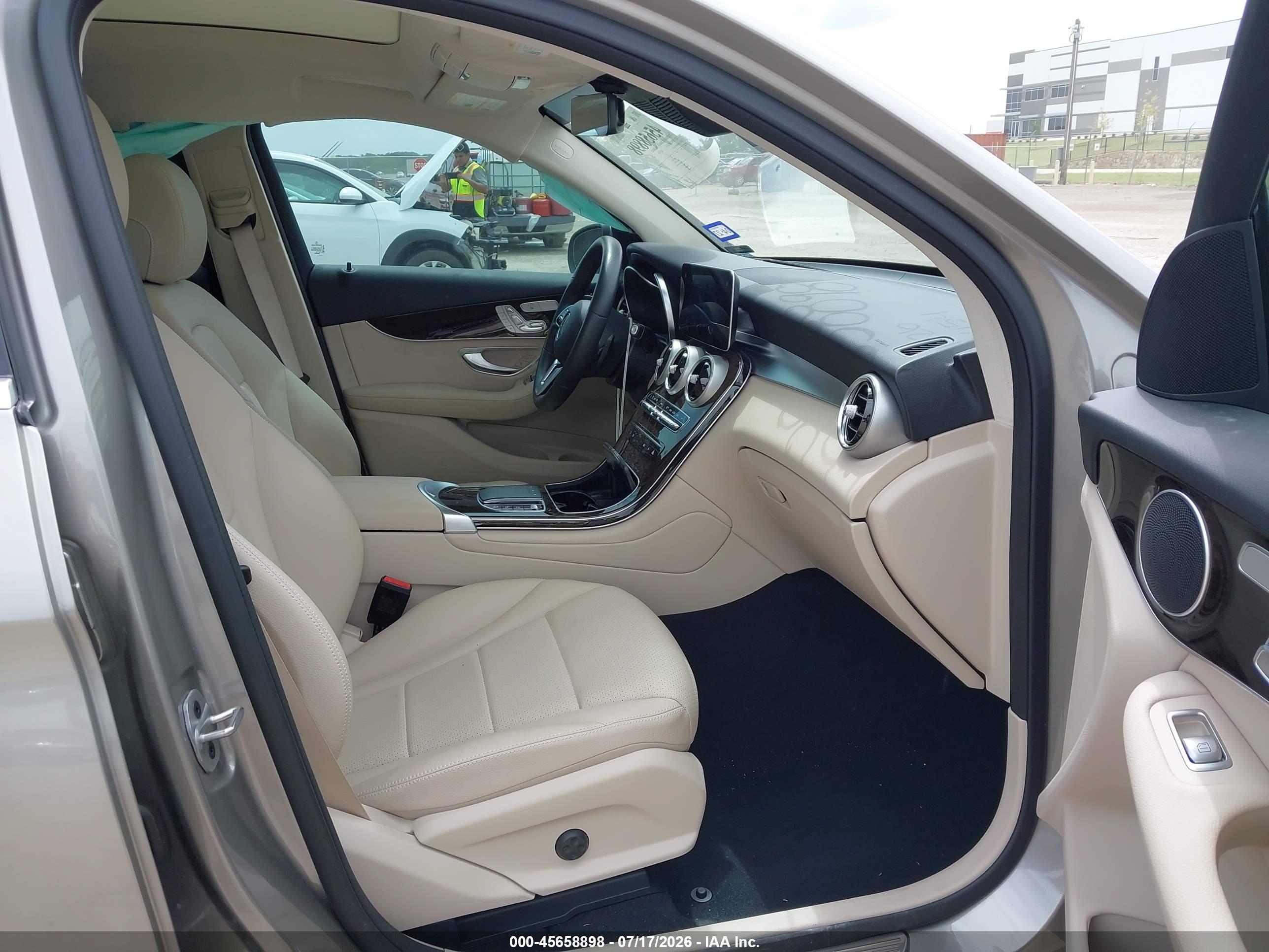 2022 MERCEDES-BENZ GLC 300 SUV