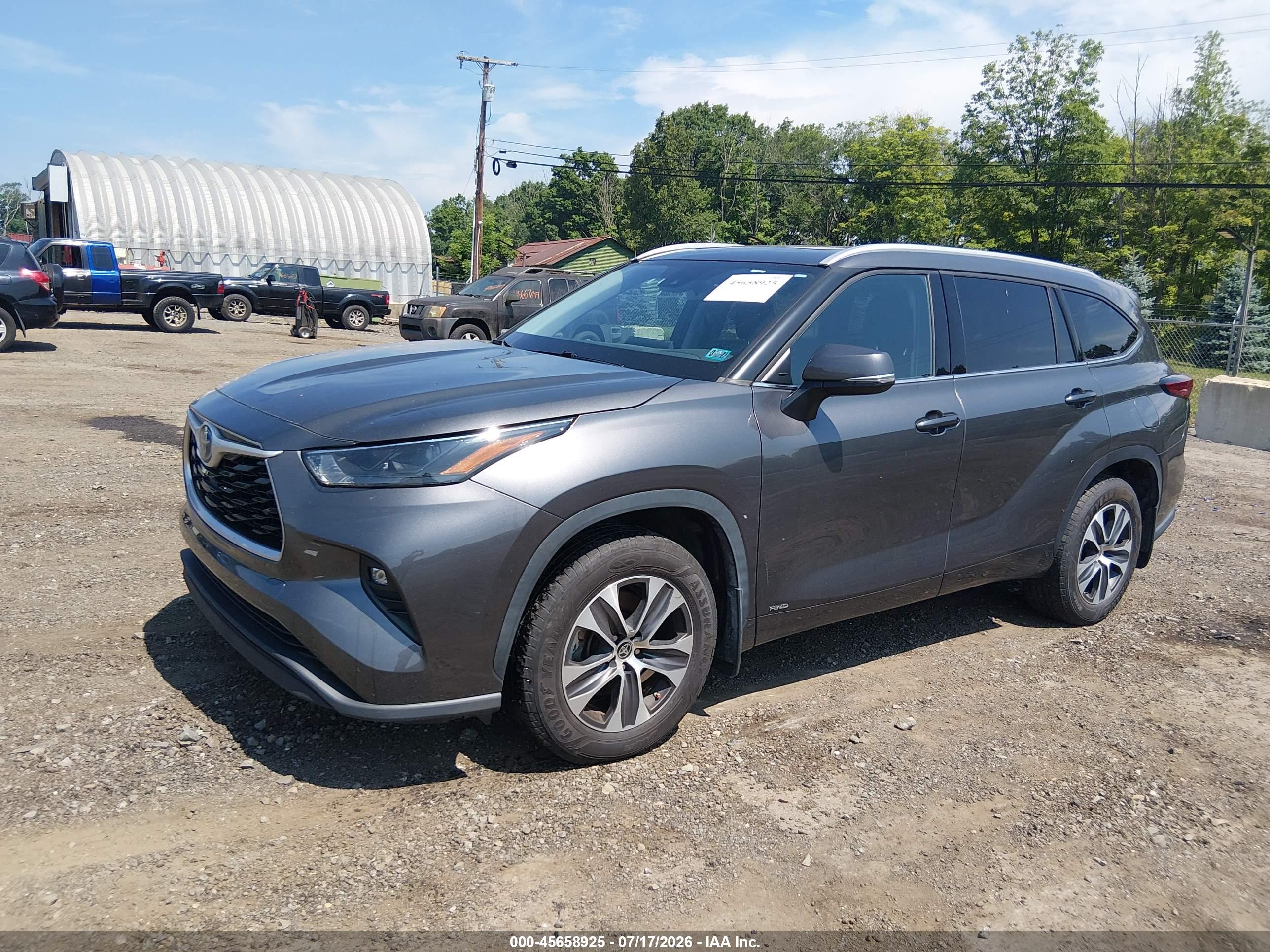 2022 TOYOTA HIGHLANDER HYBRID XLE