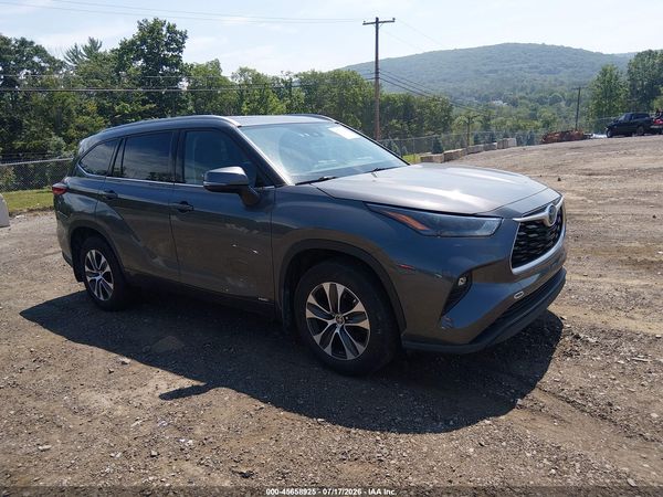 2022 TOYOTA HIGHLANDER HYBRID XLE