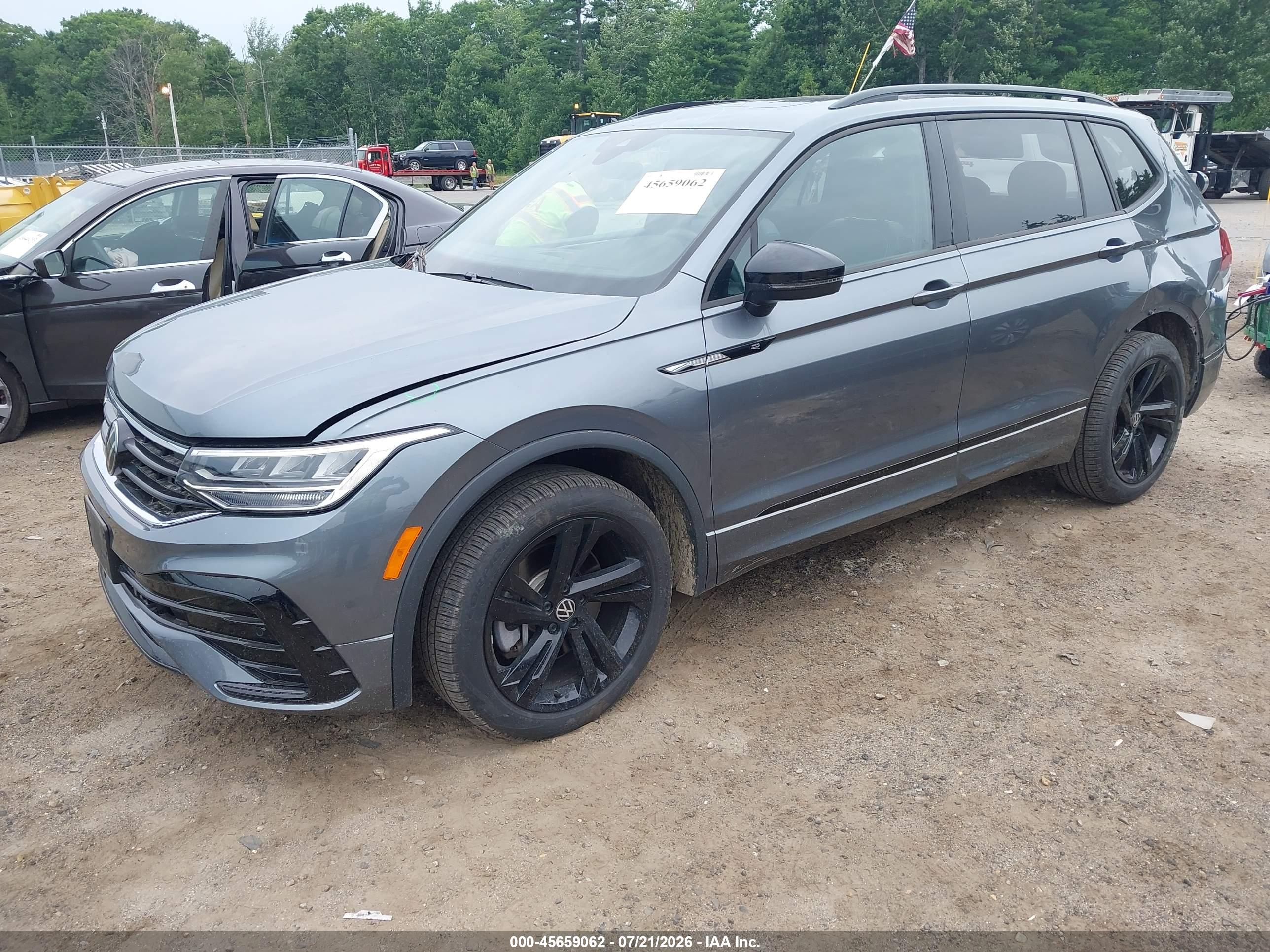 2024 VOLKSWAGEN TIGUAN 2.0T SE R-LINE BLACK — I2