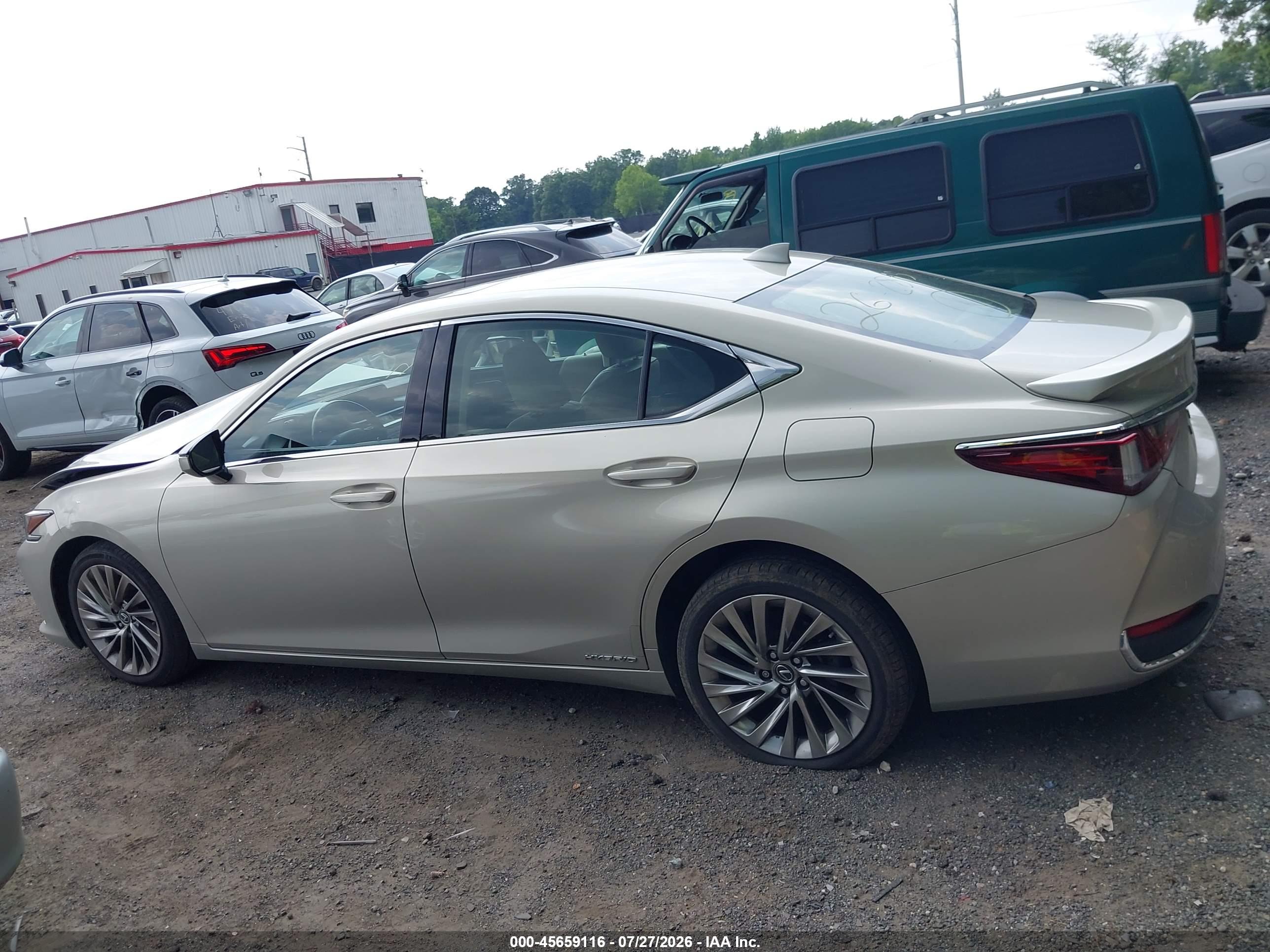 2019 LEXUS ES 300H LUXURY