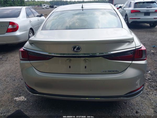 2019 LEXUS ES 300H LUXURY