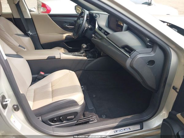 2019 LEXUS ES 300H LUXURY