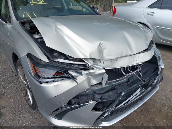 2019 LEXUS ES 300H LUXURY