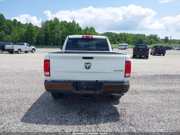 2022 RAM 1500 CLASSIC TRADESMAN  4X4 6'4 BOX