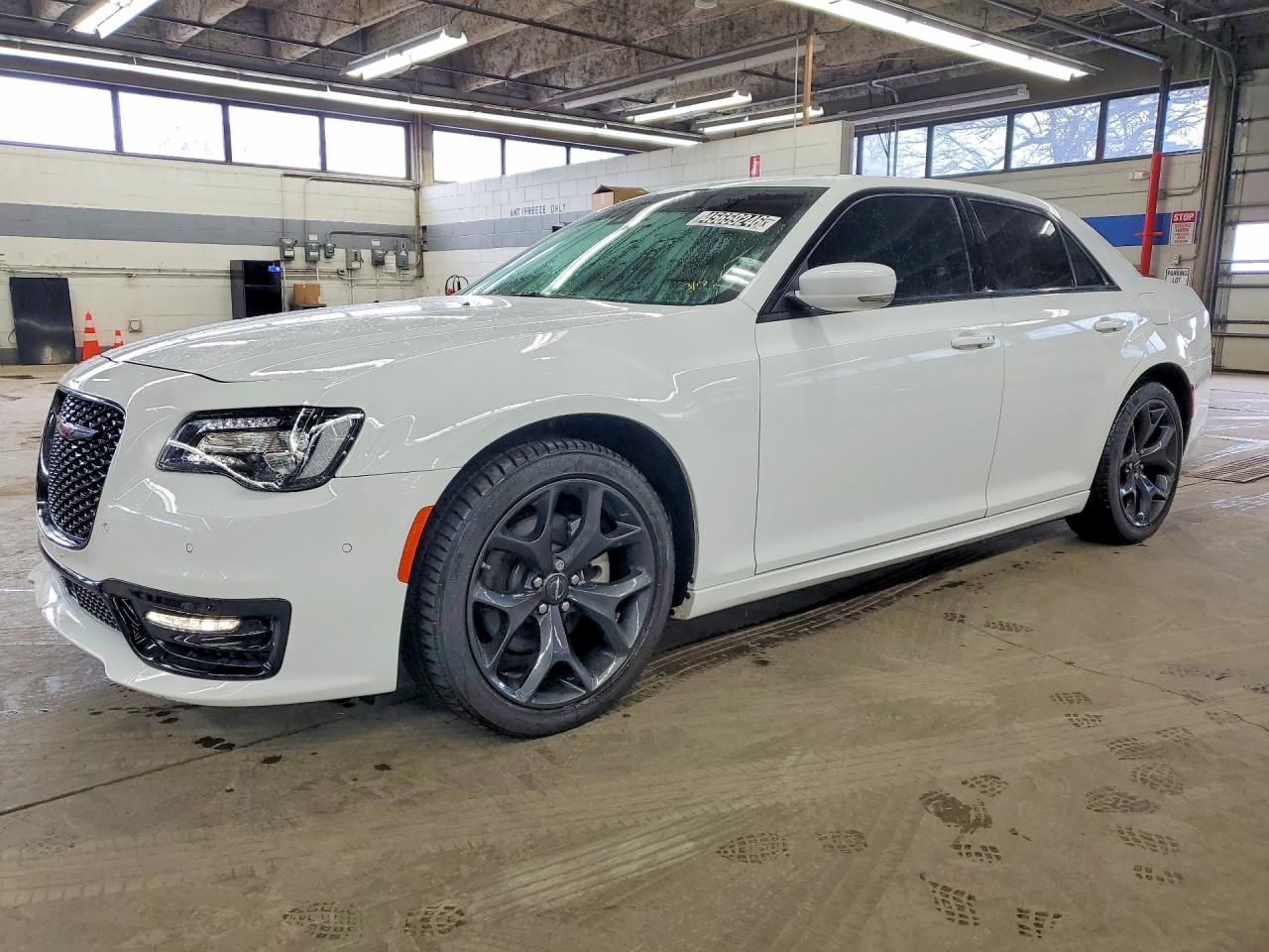 2023 CHRYSLER 300 300S — Front 3/4