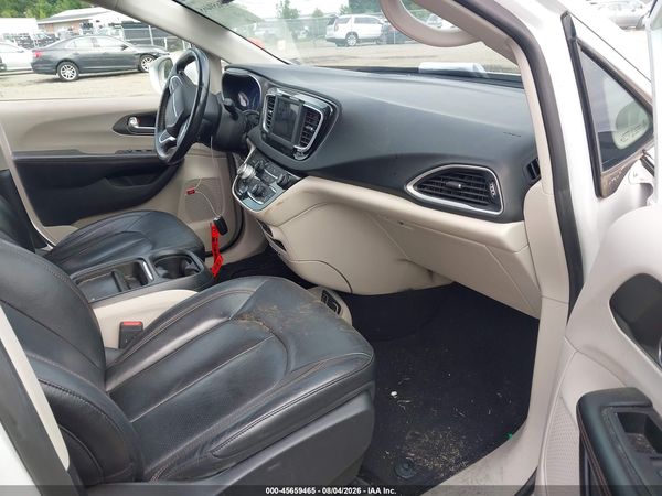 2020 CHRYSLER PACIFICA TOURING L — I5