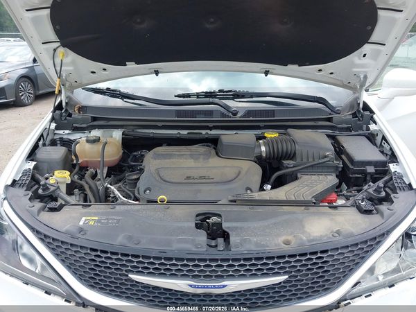 2020 CHRYSLER PACIFICA TOURING L — I10