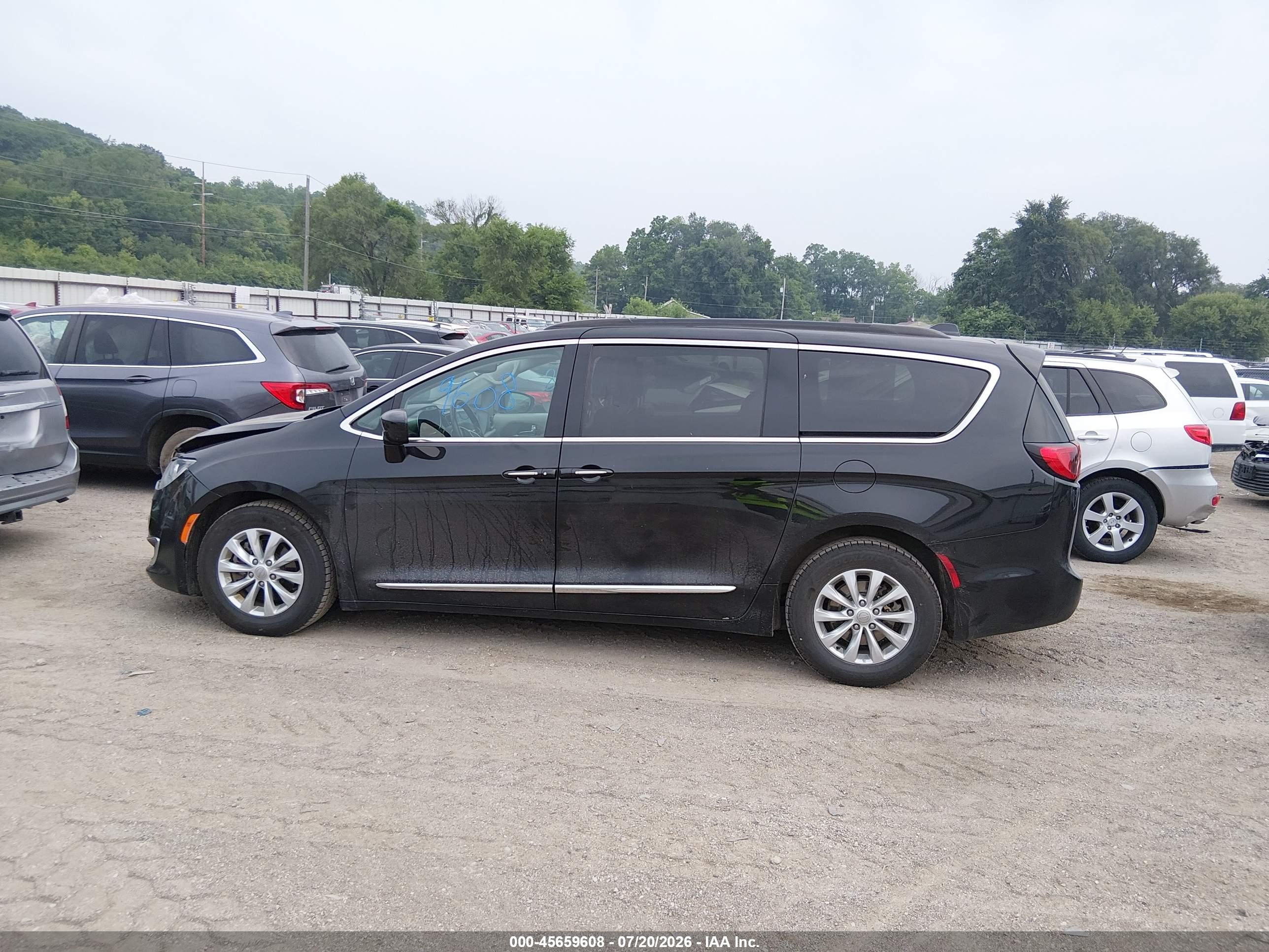 2017 CHRYSLER PACIFICA TOURING-L