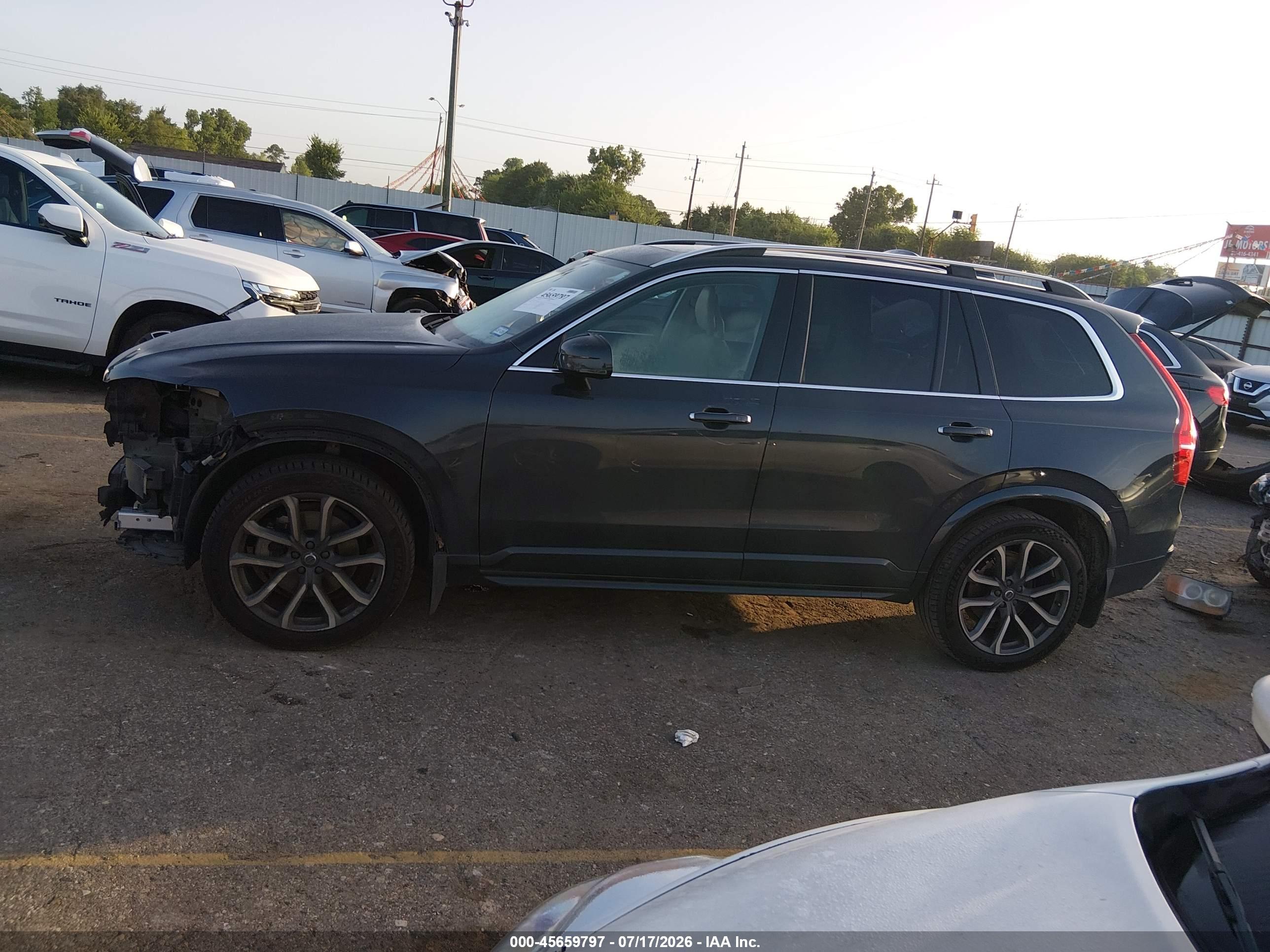 2017 VOLVO XC90 T5 MOMENTUM