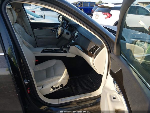 2017 VOLVO XC90 T5 MOMENTUM