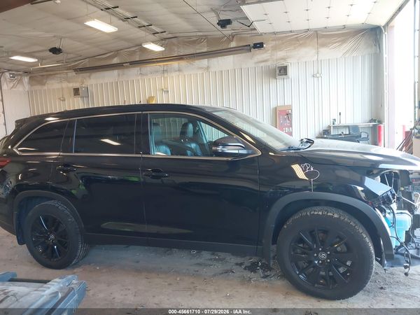 2019 TOYOTA HIGHLANDER SE