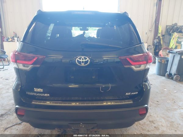 2019 TOYOTA HIGHLANDER SE