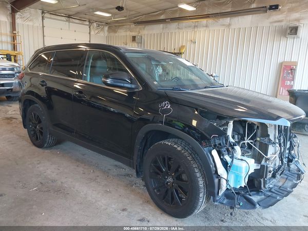 2019 TOYOTA HIGHLANDER SE