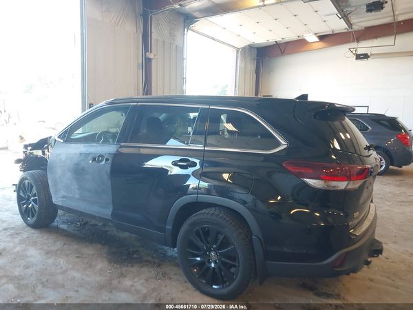 2019 TOYOTA HIGHLANDER SE